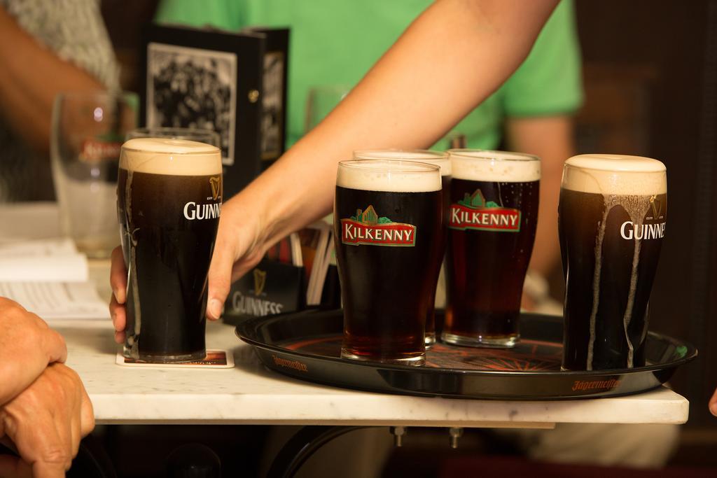 Hajo'S Germania Lodge & Irish Pub Rüdesheim am Rhein Eksteriør billede
