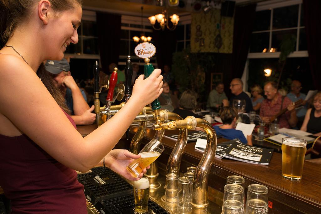 Hajo'S Germania Lodge & Irish Pub Rüdesheim am Rhein Eksteriør billede