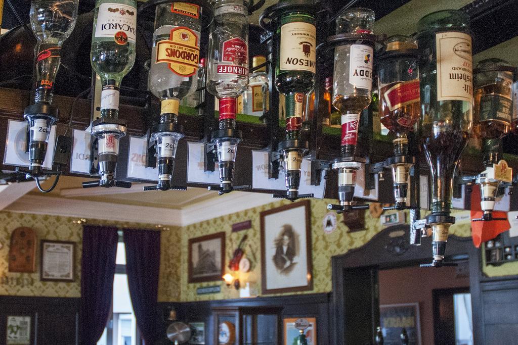 Hajo'S Germania Lodge & Irish Pub Rüdesheim am Rhein Eksteriør billede