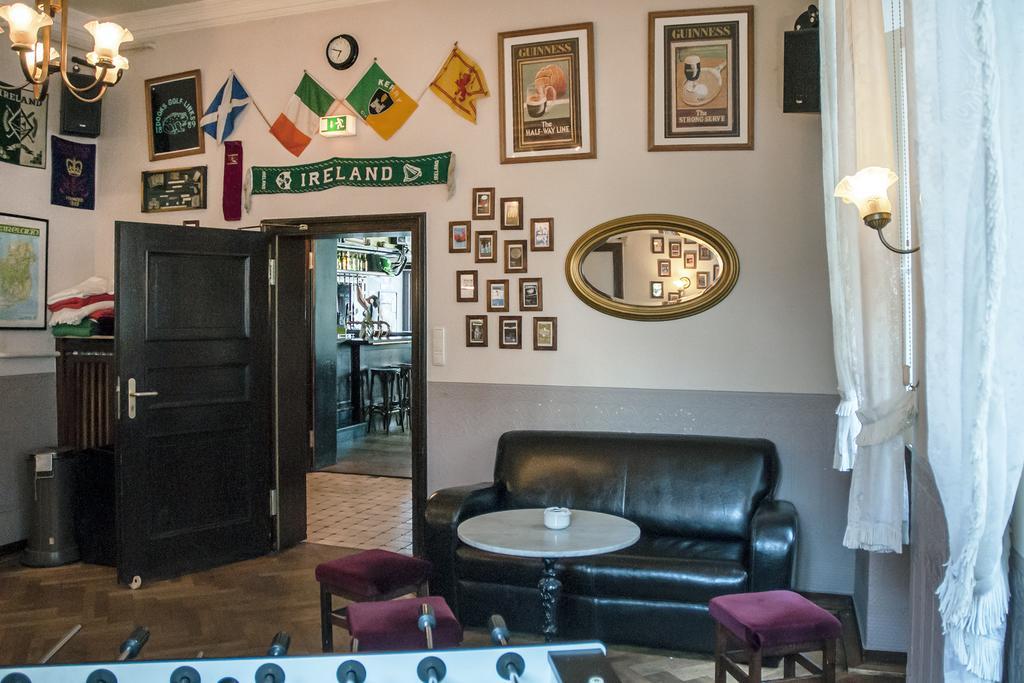 Hajo'S Germania Lodge & Irish Pub Rüdesheim am Rhein Eksteriør billede